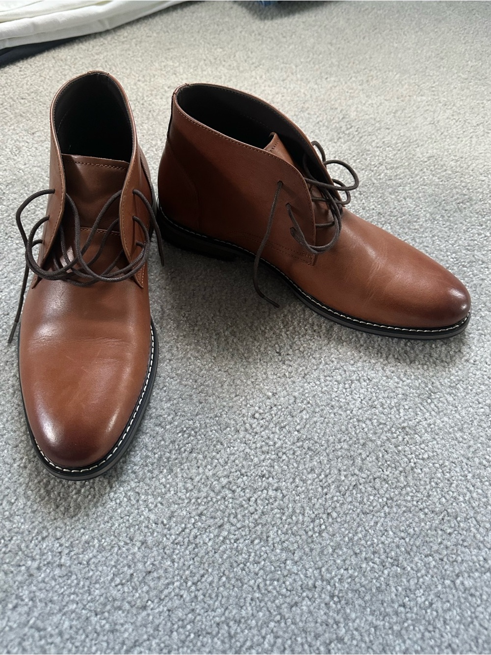 Express Men's Brown Leather Chukka Boots - Classic Lace-Up Style